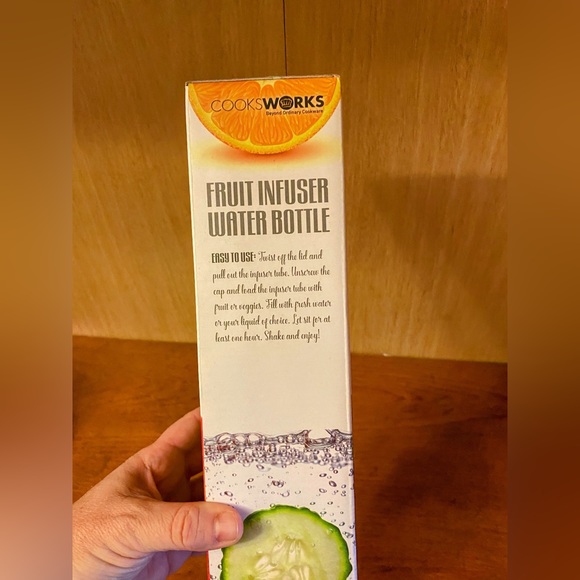 NWT Fruit Infuser Water Bottle Brand New Never Been Opened - Picture 2 of 8
